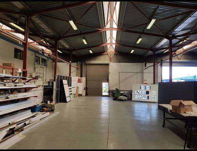 1,300M² WAREHOUSE TO LET IN KILLARNEY GARDENS